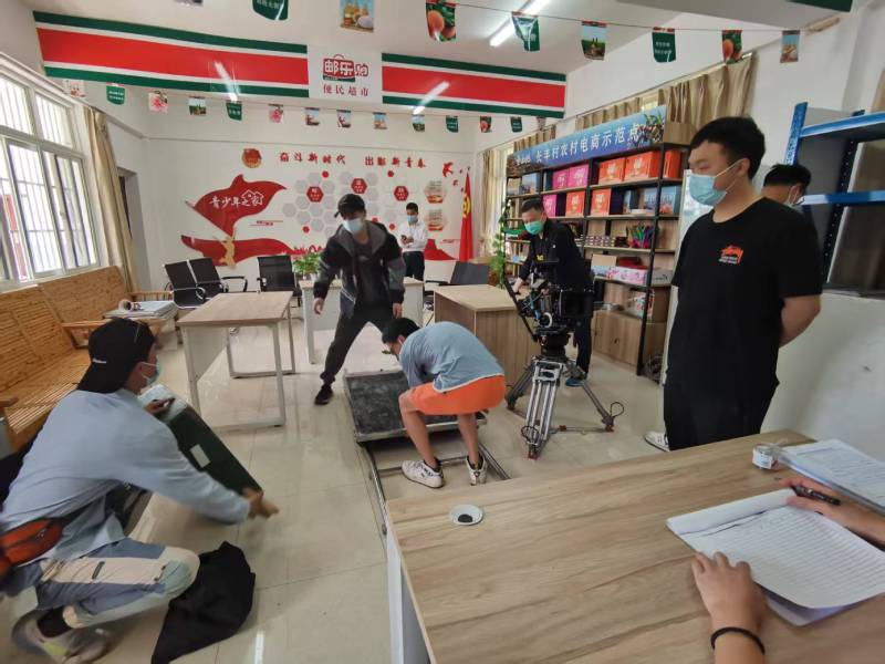 凌河区广告片拍摄公司：极简主义践行者，少即是多的视觉哲学
